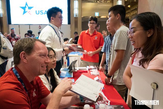 Mỹ muốn du học sinh ở lại l&agrave;m việc đ&oacute;ng 100.000 USD, c&oacute; n&ecirc;n lo lắng? - Ảnh 1.