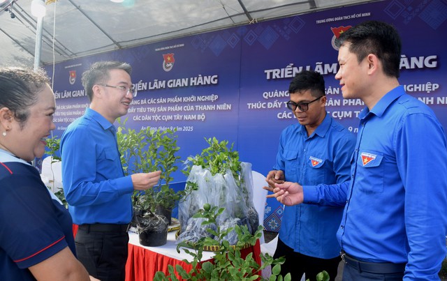 Anh Nguyễn Tường Lâm tham gia chuỗi hoạt động tại vùng biên giới An Giang - Ảnh 1.