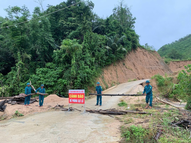 Ứng phó bão số 10: …