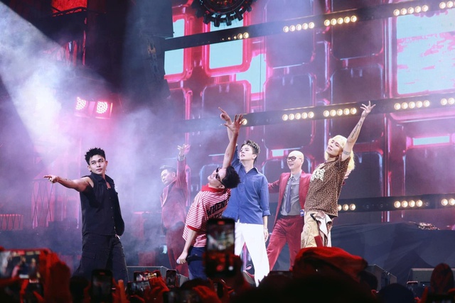 B&ugrave;ng nổ fan meeting- Ảnh 2.