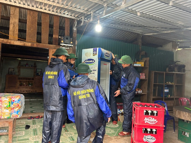 Quảng Trị: Bão chưa vào, nhiều nhà đã tốc mái, đê biển sụt lún, miền núi sạt lở- Ảnh 5. Quảng Trị: Bão chưa vào, nhiều nhà đã tốc mái, đê biển sụt lún, miền núi sạt lở- Ảnh 5.