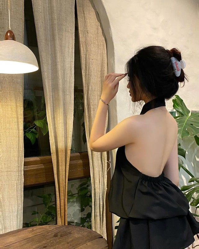 Phong cách đời thường thêm ấn tượng với phụ kiện tóc- Ảnh 2.