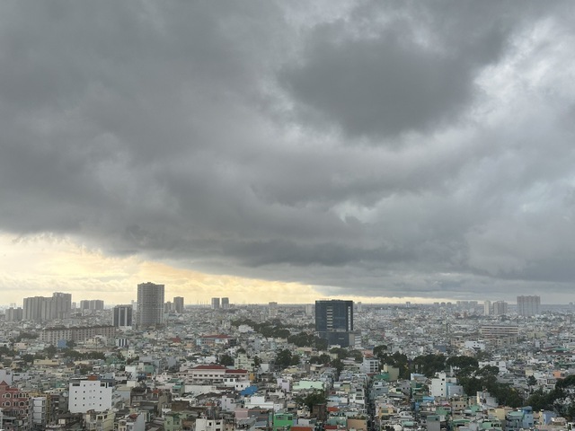 Bão Kalmaegi xuất hiện, sắp vào Biển Đông thành bão số 13- Ảnh 1. Bão Kalmaegi xuất hiện, sắp vào Biển Đông thành bão số 13- Ảnh 1.