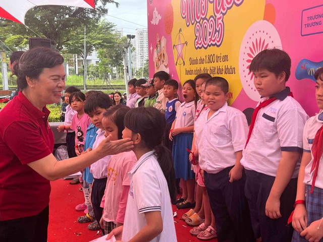 Trung thu mơ ước của trẻ em có hoàn cản…