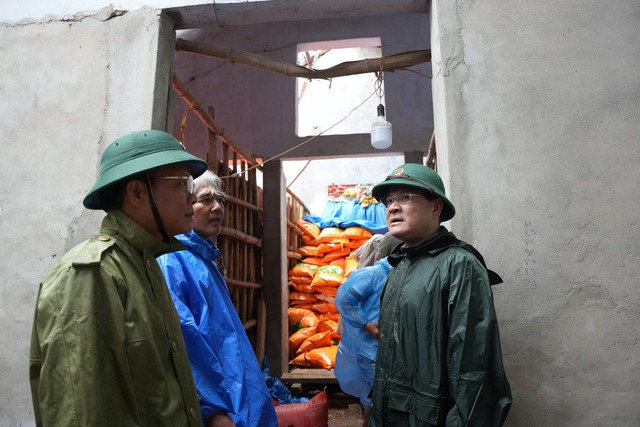 Ảnh hưởng bão số 10 tại Huế cảnh báo nguy cơ sạt lở và lũ quét cao- Ảnh 4. Ảnh hưởng bão số 10 tại Huế cảnh báo nguy cơ sạt lở và lũ quét cao- Ảnh 4.