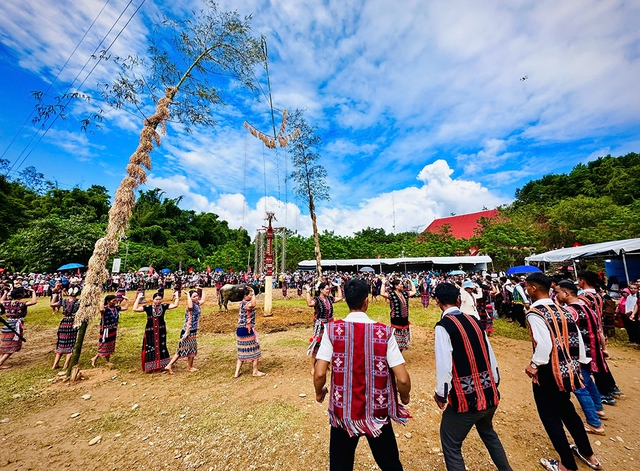 Hỗ trợ miền núi: Kết nghĩa giữa phường miền xuôi và xã miền ngược tại Đà Nẵng - Ảnh 6. Hỗ trợ miền núi: Kết nghĩa giữa phường miền xuôi và xã miền ngược tại Đà Nẵng - Ảnh 6.