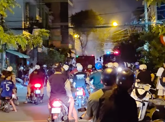 Cần Thơ: Cháy lớn tại siêu thị chứa nguyên liệu làm bánh- Ảnh 2. Cần Thơ: Cháy lớn tại siêu thị chứa nguyên liệu làm bánh- Ảnh 2.