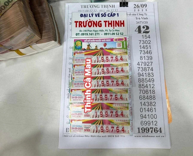Mua giúp người bán vé số khuy…
