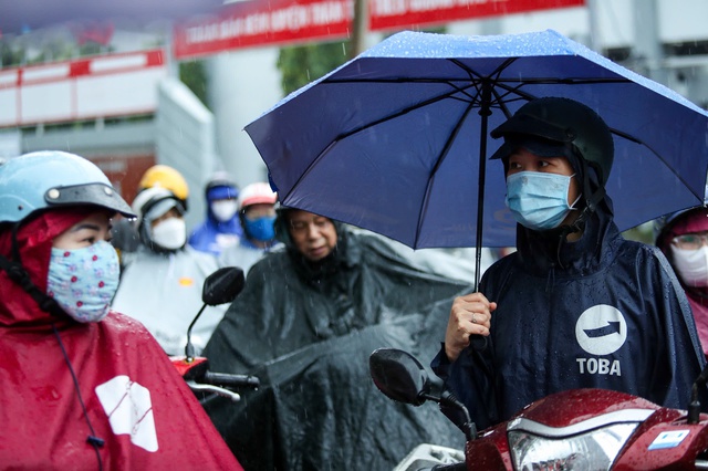 Đ&oacute;ng tiền mua tivi, m&aacute;y chiếu, r&egrave;m cửa trong lớp, kh&ocirc;ng bi&ecirc;n lai, c&oacute; đ&uacute;ng quy định?- Ảnh 2.