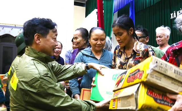 ឧបនាយករដ្ឋមន្ត្រី Tran Hong Ha ស្នើសុំធានាសុវត្ថិភាពមុនពេលព្យុះលេខ ១០ - រូបថត ២.