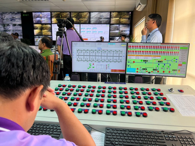 TP.HCM diễn tập PCCC hầm sông Sài Gòn, có 'tiểu xe tăng' robot TAF35- Ảnh 2. TP.HCM diễn tập PCCC hầm sông Sài Gòn, có 'tiểu xe tăng' robot TAF35- Ảnh 2.