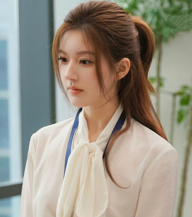 T&aacute;i xuất sau ồn &agrave;o, Triệu Lộ Tư g&acirc;y sốt với 'H&atilde;y để t&ocirc;i tỏa s&aacute;ng' - Ảnh 2.