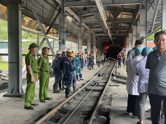 Thủ tướng chỉ đạo khẩn vụ cháy khí metan ở Quảng Ninh - Ảnh 2.