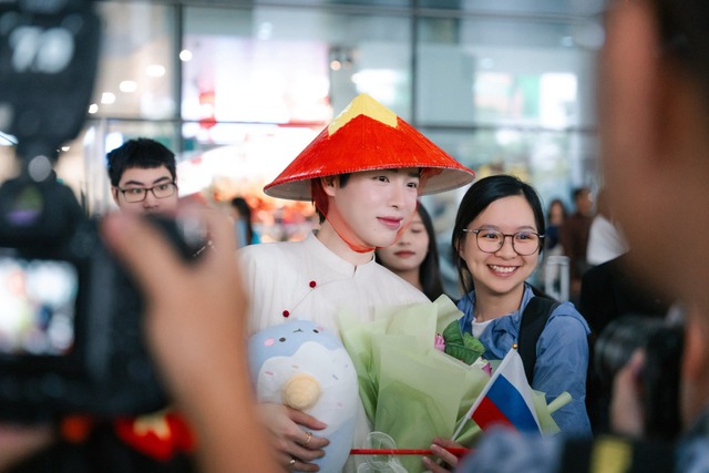 Đức Phúc nói gì khi bị báo chí phương Tây quy chụp giới tính?- Ảnh 2.
