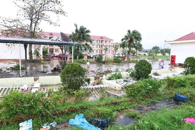 Quảng Ninh: Giông lốc dữ dội, 9 người bị thương- Ảnh 1.