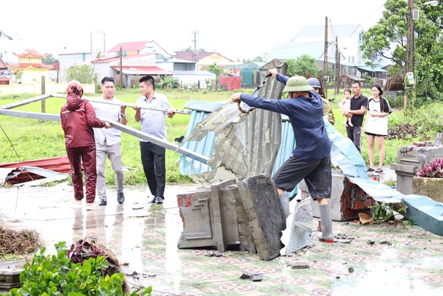 Quảng Ninh: Giông lốc dữ dội, 9 người bị thương- Ảnh 5.