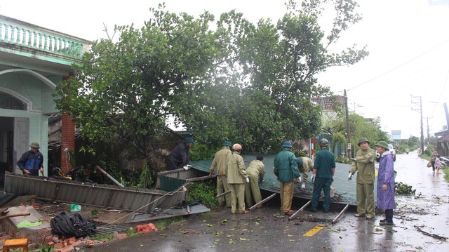 Quảng Ninh: Giông lốc dữ dội, 9 người bị thương- Ảnh 6.
