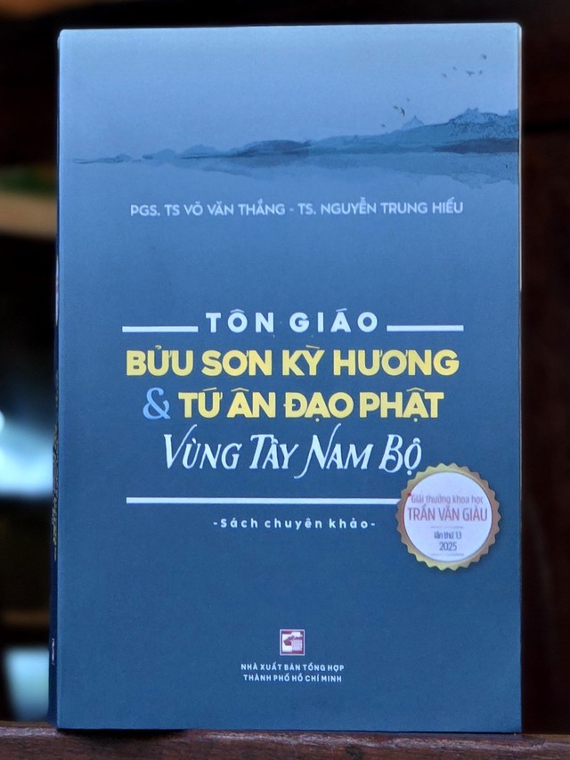 Cuốn sách được tôn vinh giải thưởng khoa học Trần Văn Giàu nhận 150 triệu đồng- Ảnh 2. Cuốn sách được tôn vinh giải thưởng khoa học Trần Văn Giàu nhận 150 triệu đồng- Ảnh 2.