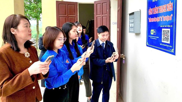 Lắp đặt wifi miễn phí, “cần câu” giúp người nghèo vươn lên bền vững - Ảnh 1.