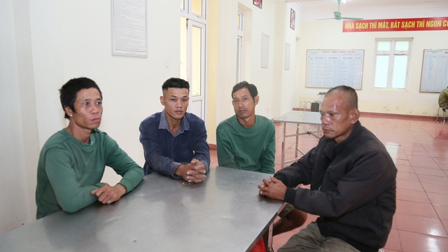 Quảng Trị: Huy động lực lượng, phương tiện tìm kiếm 9 thuyền viên mất tích - Ảnh 4.