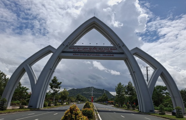 Hà Tiên thập cảnh: Huyền tích lạ ở Núi Sam- Ảnh 2. Hà Tiên thập cảnh: Huyền tích lạ ở Núi Sam- Ảnh 2.