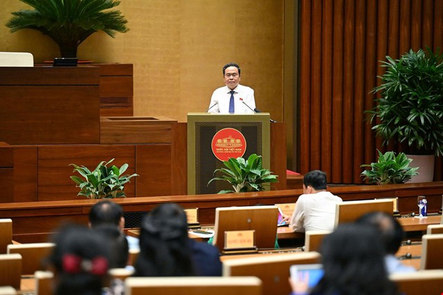 Luật hóa quy định một bộ sách giáo khoa sử dụng thống nhất toàn quốc - Ảnh 1.