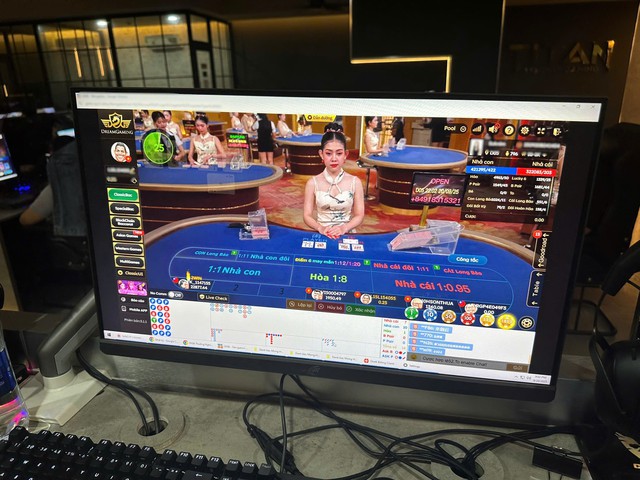 Bắt 3 người ở Đồng Nai ra quán net đánh bạc- Ảnh 1. Bắt 3 người ở Đồng Nai ra quán net đánh bạc- Ảnh 1.