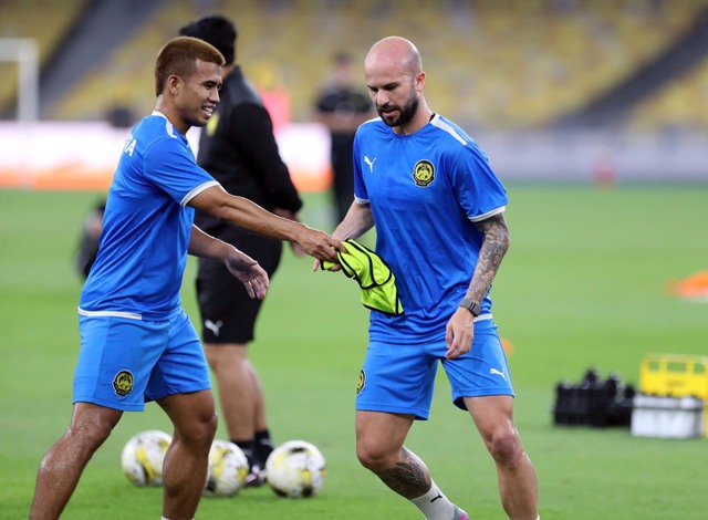 FAM và câu chuyện bi hài mang tên 'lỗi của anh đánh máy' - Ảnh 2. FAM và câu chuyện bi hài mang tên 'lỗi của anh đánh máy' - Ảnh 2.