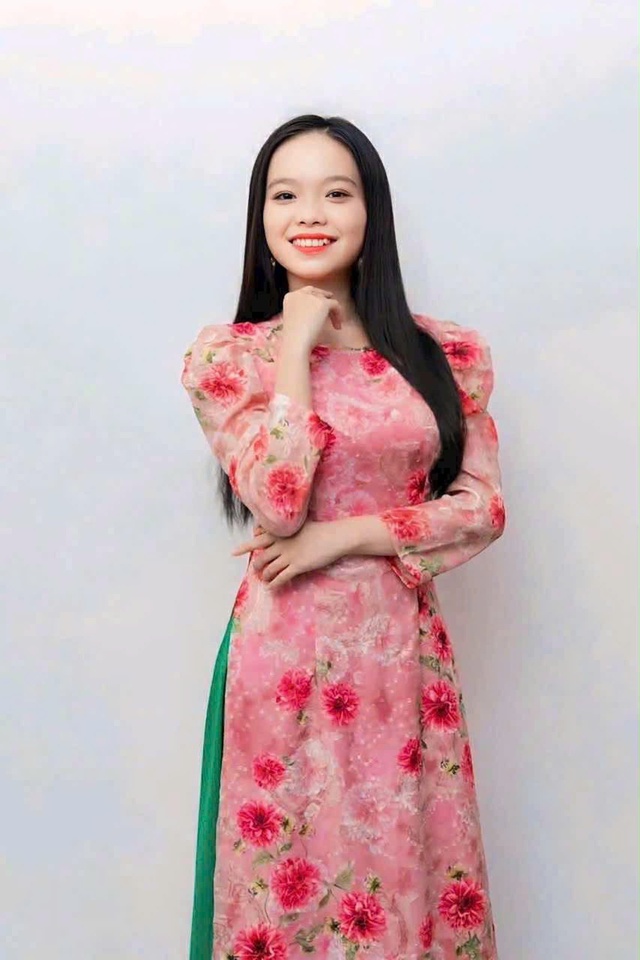 NSƯT V&otilde; Minh L&acirc;m 'đẩy thuyền' gi&uacute;p H&agrave; Như gi&agrave;nh 3 giải 'Chu&ocirc;ng v&agrave;ng vọng cổ 2025'   - Ảnh 1.