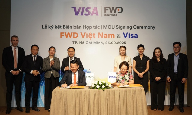 Khách hàng của FWD Việt Nam c…