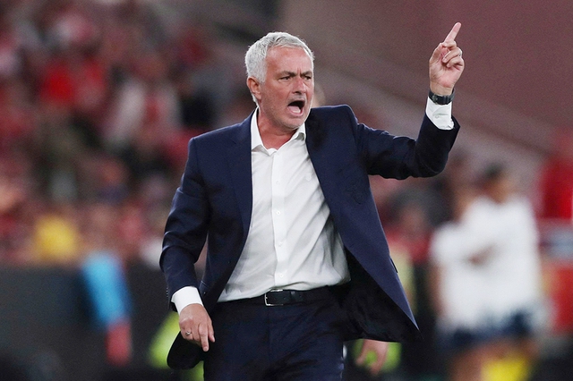 Đại gia nào dễ ngã ngựa ở Champions League, HLV Mourinho có thắng nổi đội bóng cũ?- Ảnh 1. Đại gia nào dễ ngã ngựa ở Champions League, HLV Mourinho có thắng nổi đội bóng cũ?- Ảnh 1.