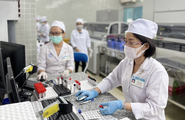 30.000 tỉ đồng/năm cho chi phí xét nghiệm - Ảnh 2.