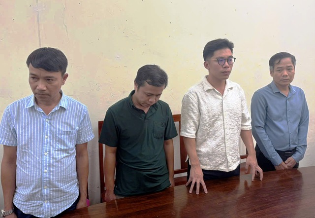 Vụ đấu giá mỏ cát tăng 306 lần: Khởi tố tổng giám đốc cùng 5 thuộc cấp - Ảnh 2. Vụ đấu giá mỏ cát tăng 306 lần: Khởi tố tổng giám đốc cùng 5 thuộc cấp - Ảnh 2.