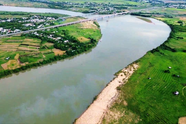 Vụ đấu giá mỏ cát tăng 306 lần: Khởi tố tổng giám đốc cùng 5 thuộc cấp - Ảnh 3. Vụ đấu giá mỏ cát tăng 306 lần: Khởi tố tổng giám đốc cùng 5 thuộc cấp - Ảnh 3.