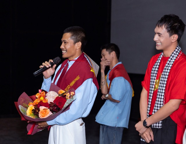 'Mưa đỏ' lập kỷ lục mới- Ảnh 3. 'Mưa đỏ' lập kỷ lục mới- Ảnh 3.