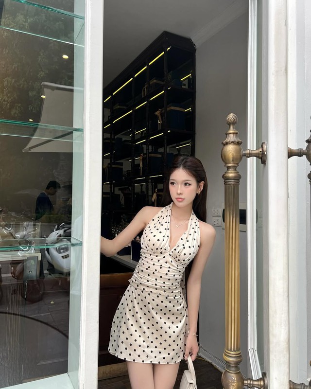 Trang phục chấm bi giúp nàng trở thành tâm điểm mọi ánh nhìn- Ảnh 2.