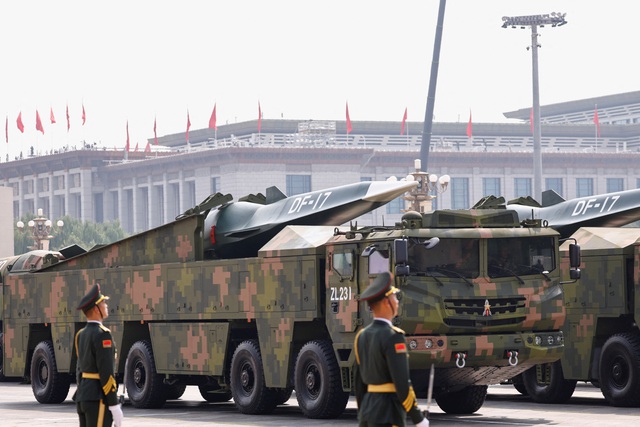 Trung Quốc diễu binh, trình làng tên lửa đạn đạo liên lục địa mới - Ảnh 14.