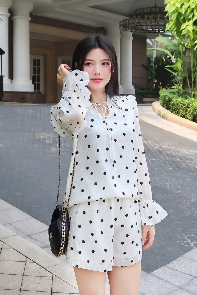 Trang phục chấm bi giúp nàng trở thành tâm điểm mọi ánh nhìn- Ảnh 7.