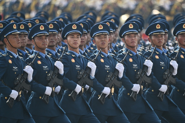 Trung Quốc diễu binh, trình làng tên lửa đạn đạo liên lục địa mới - Ảnh 9.