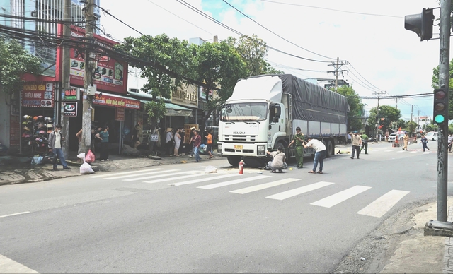 Mẹ chở con gái đến trường nhập học gặp tai nạn khiến cả hai tử vong - Ảnh 1.