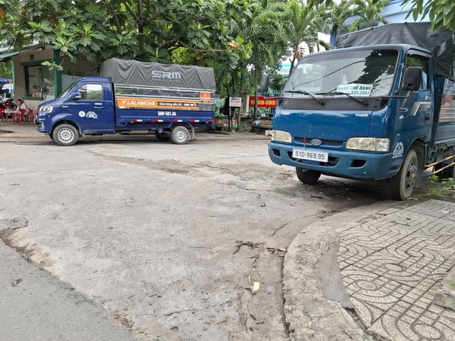 Nhiều nơi c&oacute; biển cấm vẫn đậu xe- Ảnh 2.