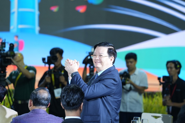 Phó thủ tướng Mai Văn Chính dự chương trình 'Đêm Việt Nam' tại TP.HCM - Ảnh 1.