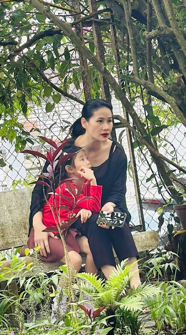 Đời thực của ‘hai người mẹ’ trong ‘Mưa đỏ’ - Ảnh 5.