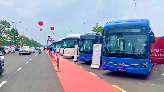 Kim Long Motor ghi dấu ấn mạnh mẽ tại Triển lãm thành tựu đất nước- Ảnh 4. Kim Long Motor ghi dấu ấn mạnh mẽ tại Triển lãm thành tựu đất nước- Ảnh 4.