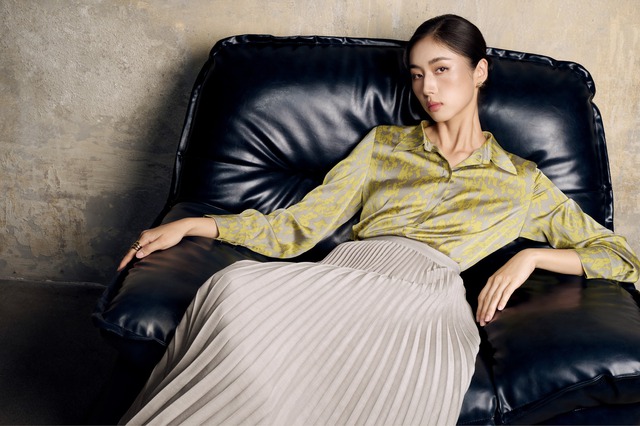 Sơ mi trơn, sơ mi họa tiết là điểm nhấn khó quên cho phong cách thanh lịch- Ảnh 1. Sơ mi trơn, sơ mi họa tiết là điểm nhấn khó quên cho phong cách thanh lịch- Ảnh 1.