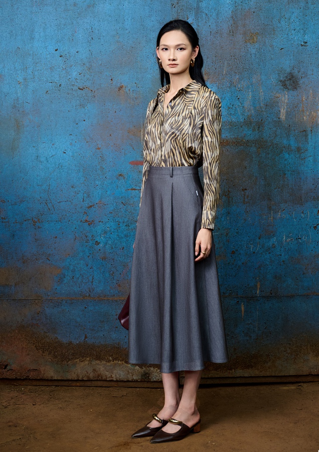 Sơ mi trơn, sơ mi họa tiết là điểm nhấn khó quên cho phong cách thanh lịch- Ảnh 3. Sơ mi trơn, sơ mi họa tiết là điểm nhấn khó quên cho phong cách thanh lịch- Ảnh 3.