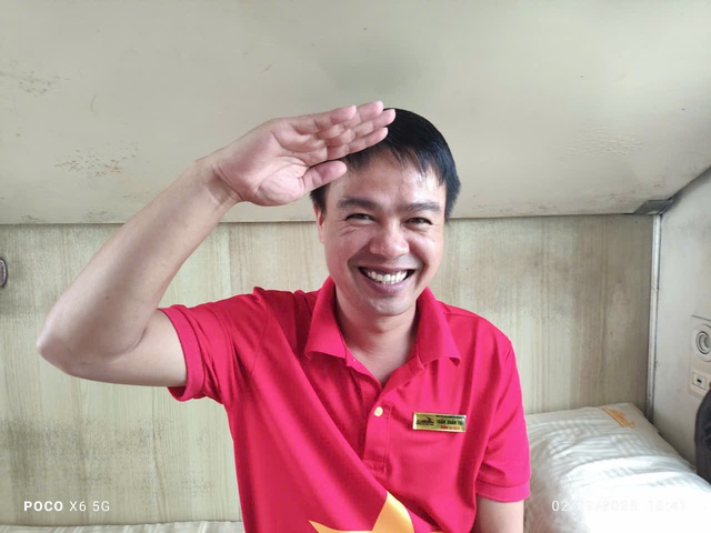 Hào khí trên chuyến tàu SE3 nhân dịp Quốc khánh 80 năm độc lập của dân tộc - Ảnh 1. Hào khí trên chuyến tàu SE3 nhân dịp Quốc khánh 80 năm độc lập của dân tộc - Ảnh 1.