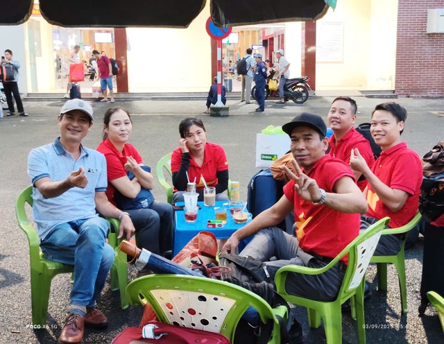 Hào khí trên chuyến tàu SE3 nhân dịp Quốc khánh 80 năm độc lập của dân tộc - Ảnh 7. Hào khí trên chuyến tàu SE3 nhân dịp Quốc khánh 80 năm độc lập của dân tộc - Ảnh 7.