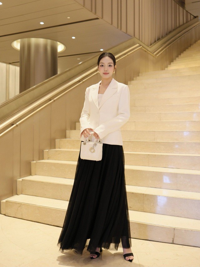Phong cách elegant - chìa khóa mở cánh …