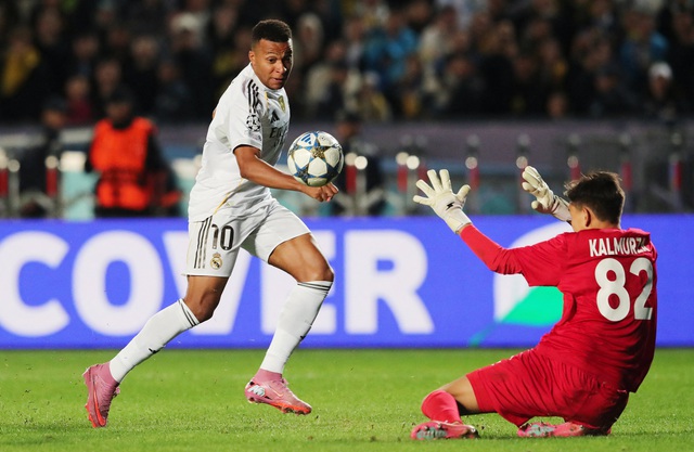 Real Madrid ‘nghiền nát’ đội tí hon Kairat, vì sao Liverpool bị tước phạt đền phút 89?- Ảnh 2.